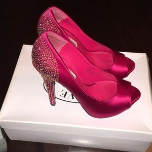 Steve Madden Peep Toe Pump